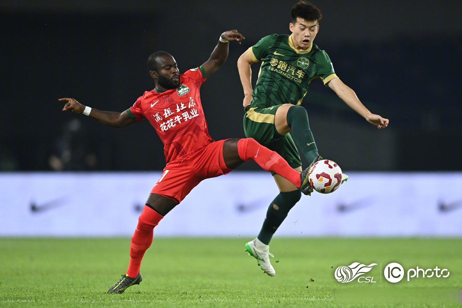 爱游戏包含赛地聚焦:欧超杯今夜热度飙升;辽宁本钢完成体检;引发热议;年轻球员得到机会的词条