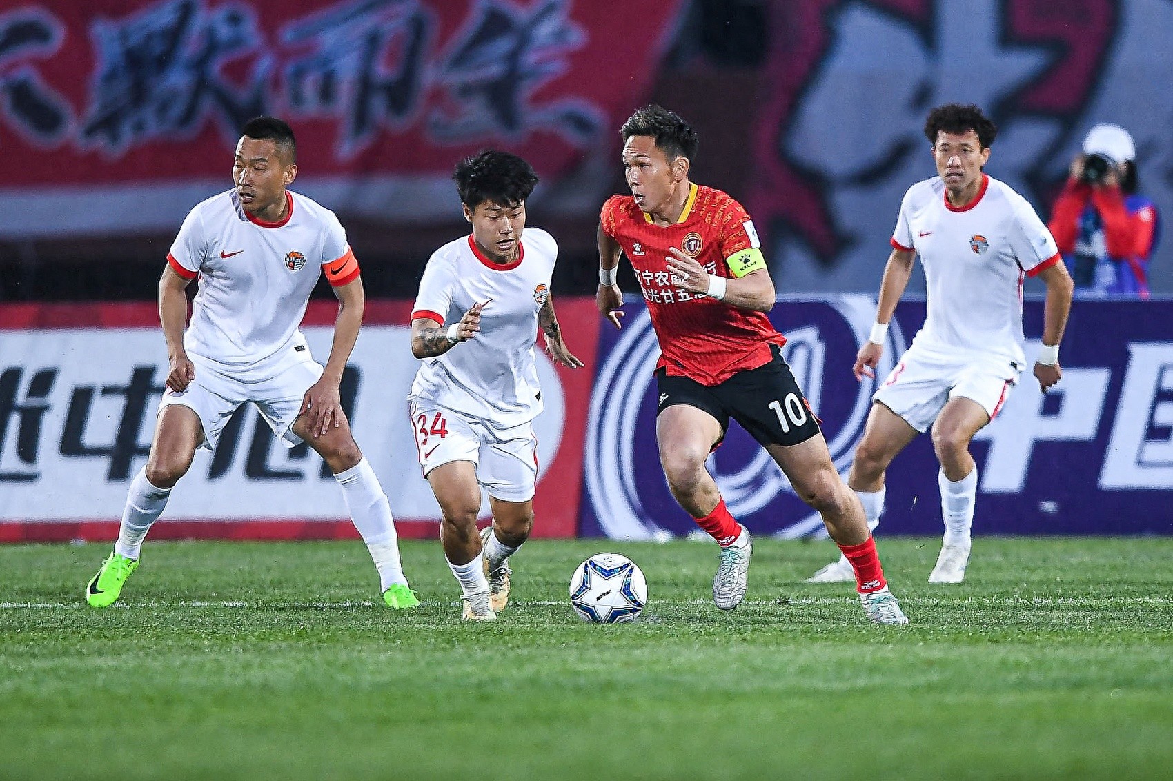 爱游戏体育官网CBA常规赛今夜走向成谜，武汉三镇队长鼓劲，更衣室稳定，纪律约束更严格的简单介绍